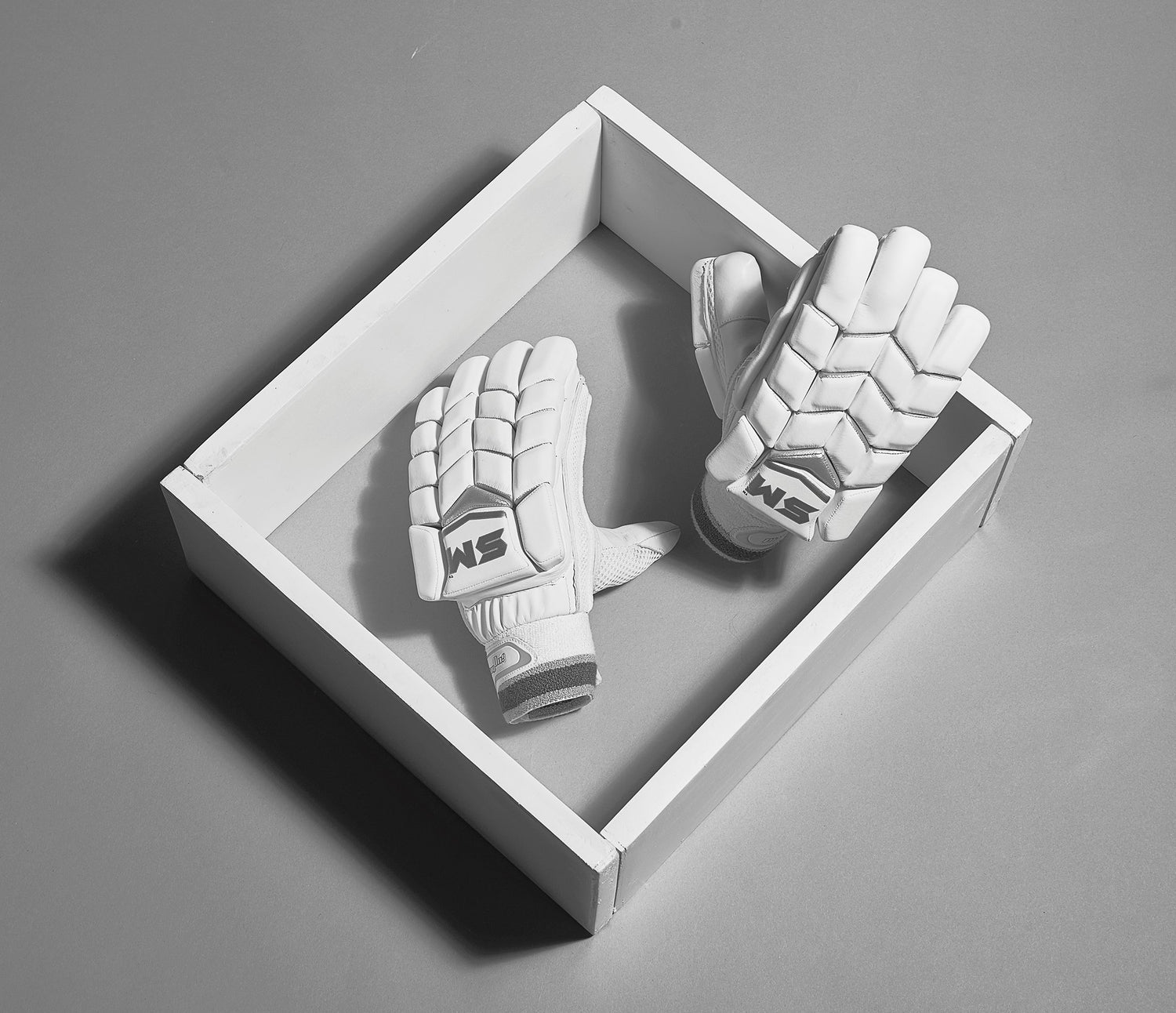 BATTING GLOVES